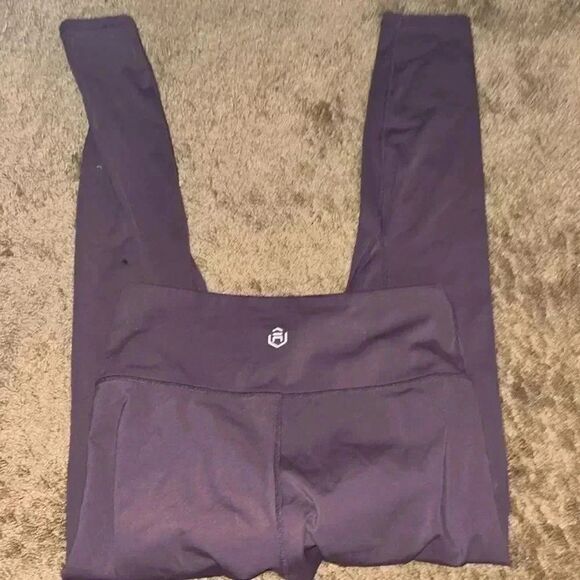Athletic plum women’s small leggings about ankle length and high-rise - Picture 3 of 5